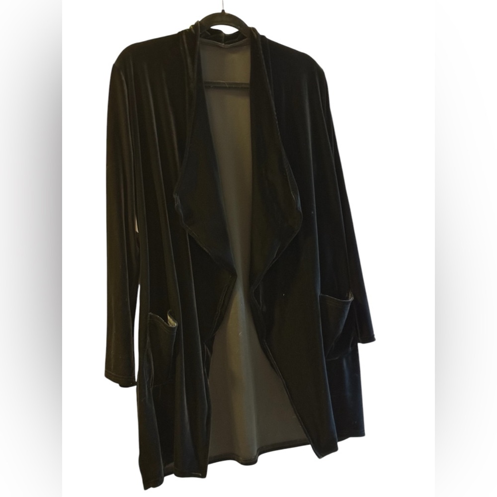 Black Velour jacket with tuxedo cut. Size 2X